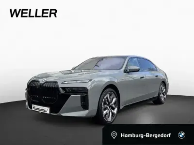 Gebraucht BMW 740 M Sport 299 PS (219 kW) 2025 Sonderlackierung lime rock gre (grau) Limousine