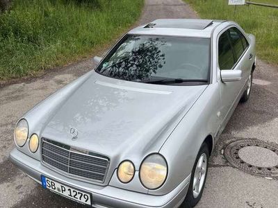 Mercedes E200