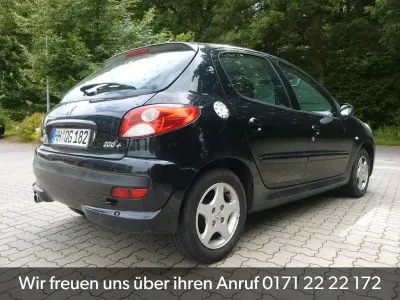 Gebraucht Peugeot 206+ 60 PS (44 kW) 2010 Schwarz Kleinwagen