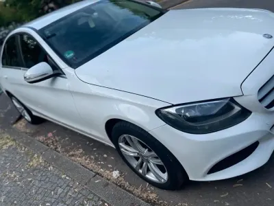 Gebraucht Mercedes C180 Exclusive 156 PS (114 kW) 2015 Weiß Limousine