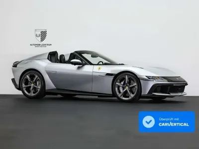 Neu Ferrari 12 Cilindri 829 PS (609 kW) 2026 Silber Cabrio