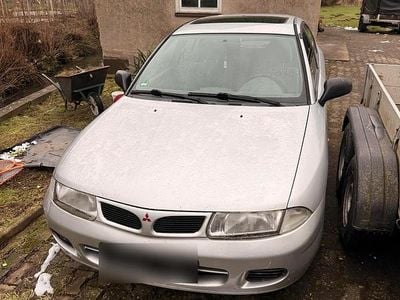 Usata Mitsubishi Carisma 90 CV (66 kW) 1997 Argento Berlina