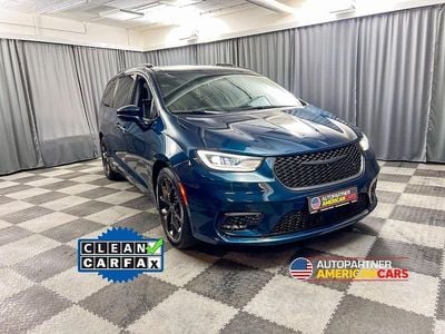 Blau Gebraucht 2022 Chrysler Pacifica Limited SUV | 49.790 €