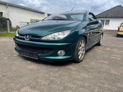 Grün Gebraucht 2004 Peugeot 206 CC Roland Garros Cabrio | 1.400 € (Fairer Preis)