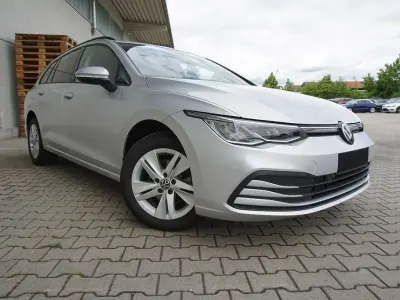 Używany VW Golf VIII 110 KM (80 kW) 2024 Srebrny Kombi