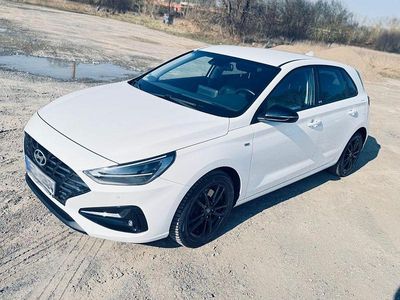 Gebraucht Hyundai i30 Intro Edition 120 PS (88 kW) 2021 Weiß Limousine