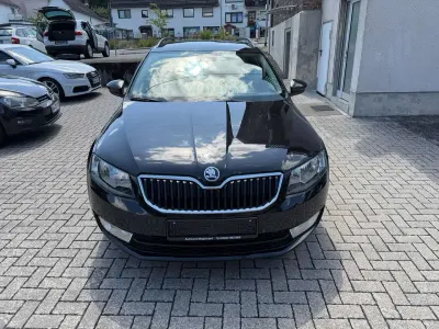 Gebraucht Skoda Octavia 105 PS (77 kW) 2014 Schwarzmagic perleffekt Kombi