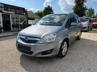 Gebraucht Opel Zafira Edition 125 PS (91 kW) 2009 Lichtsilber m2 Van / Kleinbus