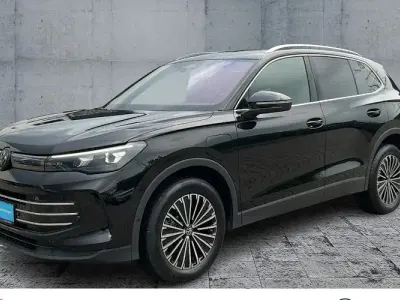 Gebraucht VW Tiguan Elegance 204 PS (150 kW) 2025 Grenadillschwarz metallic SUV