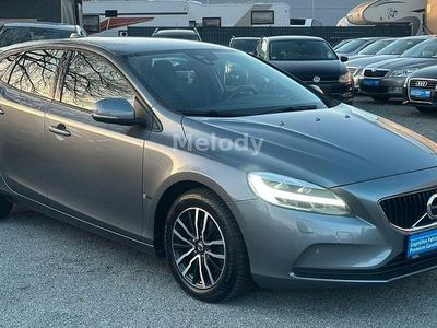 Gebraucht Volvo V40 Momentum 122 PS (89 kW) 2018 Grau Limousine