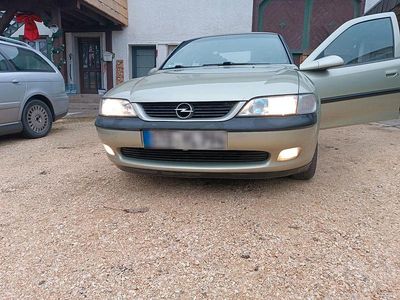 Second-hand Opel Vectra 116 CP (85 kW) 1995 Verde Berlinǎ