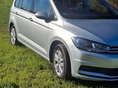 Second-hand VW Touran Comfortline 150 CP (110 kW) 2020 Argintiu Monovolum