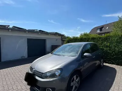 Gebraucht VW Golf VI Team 105 PS (77 kW) 2010 Grau Kleinwagen