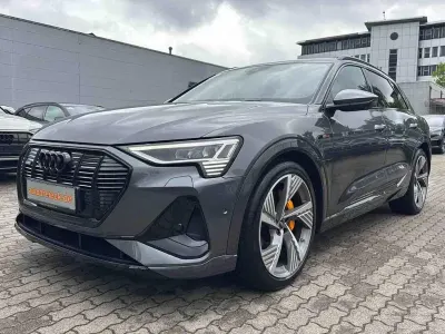 Gebraucht Audi e-tron S-Line 300 kW (408 PS) 2023 Daytonagrau perleffekt SUV