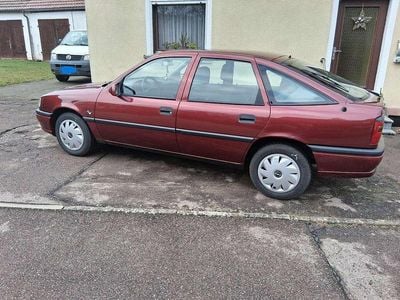 Rot Gebraucht 1994 Opel Vectra Selection Limousine | 2.800 €