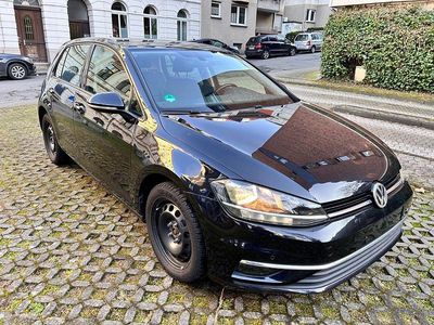 Gebraucht VW Golf VII Comfortline 110 PS (80 kW) 2018 Schwarz Limousine
