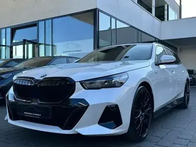Gebraucht BMW 520 M Sport 197 PS (144 kW) 2024 Weiß Kombi
