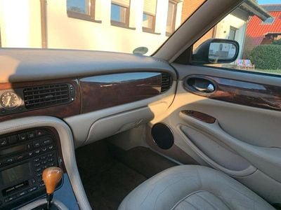 Jaguar XJ8