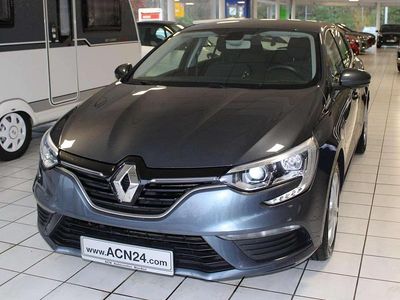 Titangrau Gebraucht 2018 Renault Mégane GrandTour Play Kombi | 10.800 € (Etwas zu teuer)