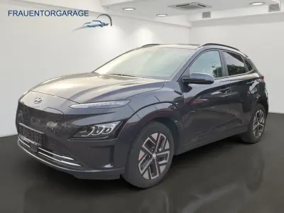 Gebraucht Hyundai Kona Basis 100 kW (136 PS) 2024 Schwarz SUV