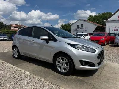 Gebraucht Ford Fiesta Trend 82 PS (60 kW) 2014 Silber Kleinwagen