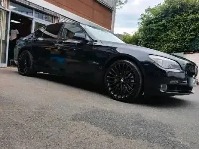 Gebraucht BMW 730 248 PS (182 kW) 2010 Schwarz Limousine