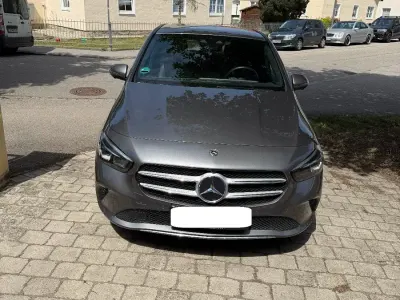 Gebraucht Mercedes B250 Progressive 224 PS (164 kW) 2019 Grau Van / Kleinbus