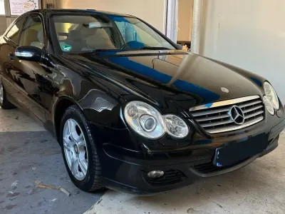 Gebraucht Mercedes C220 150 PS (110 kW) 2006 Schwarz Coupé
