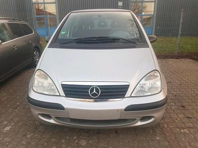 Grau Gebraucht 2002 VW Golf IV Kleinwagen | 1.650 € (Fairer Preis)