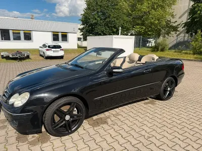 Gebraucht Mercedes CLK350 272 PS (200 kW) 2009 Schwarz Cabrio