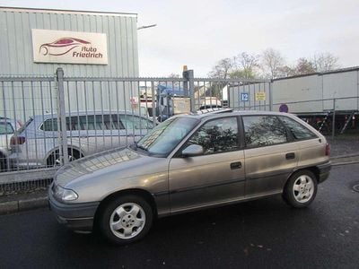 Gebraucht Opel Astra 75 PS (55 kW) 1996 Grau Limousine