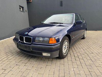 BMW 323
