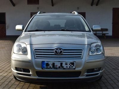 Usata Toyota Avensis Executive 129 CV (94 kW) 2005 Argento Station wagon