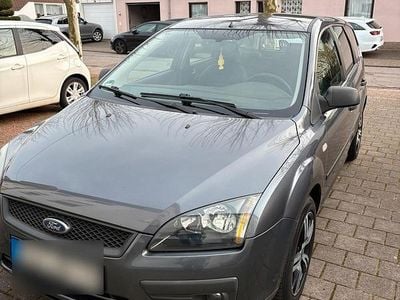 Gebraucht Ford Focus 100 PS (73 kW) 2005 Grau Kombi