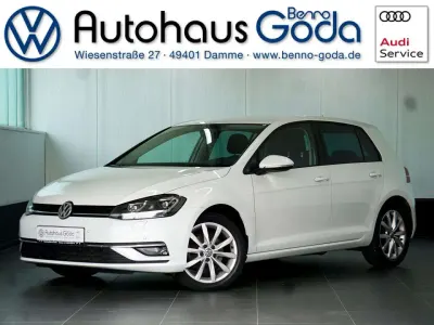 Gebraucht VW Golf VII Highline 125 PS (91 kW) 2017 Oryxweiß perleffekt (metallic) Limousine