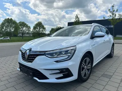 Używany Renault Mégane Intens 140 KM (102 kW) 2020 Biały Sedan/Limuzyna
