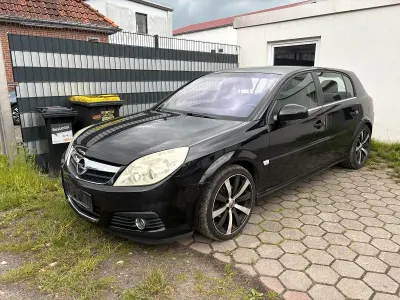 Gebraucht Opel Signum 150 PS (110 kW) 2007 Schwarz Kleinwagen