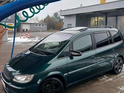 Grün Gebraucht 2005 Opel Zafira OPC Van / Kleinbus | 4.400 €