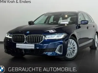Gebraucht BMW 530e Sport Line 292 PS (214 kW) 2022 Blau Kombi