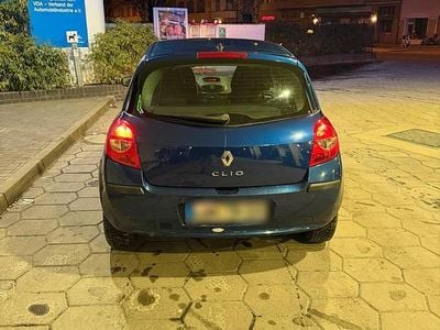 Gebraucht Renault Clio II 80 PS (58 kW) 2009 Blau Kleinwagen