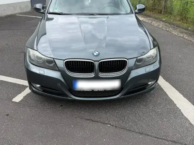 Gebraucht BMW 320 177 PS (130 kW) 2009 Grau Kombi