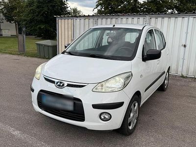 Gebraucht Hyundai i10 75 PS (55 kW) 2009 Weiß Kleinwagen