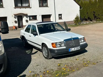 Gebraucht Mercedes 300 110 PS (80 kW) 1984 Weiß Limousine