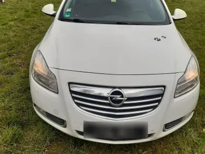 Gebraucht Opel Insignia 131 PS (96 kW) 2012 Weiß Kombi