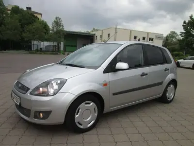 Używany Ford Fiesta Ambiente 69 KM (50 kW) 2006 Srebrny Hatchback