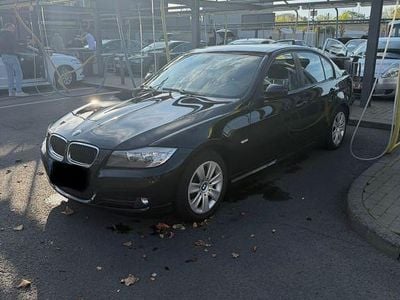 Gebraucht BMW 318 143 PS (105 kW) 2009 Schwarz Limousine