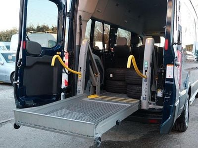 Blau Gebraucht 2019 Ford Transit Trend Van / Kleinbus | 23.495 € (Teuer)