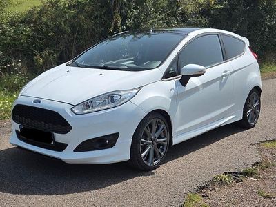 Gebraucht Ford Fiesta ST-Line 140 PS (102 kW) 2016 Weiß Kleinwagen