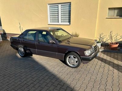 Gebraucht Mercedes 190 122 PS (89 kW) 1992 Violet Limousine