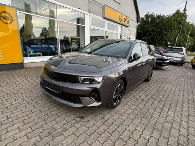 Gebraucht Opel Astra 131 PS (96 kW) 2024 Vulkan grau Kleinwagen